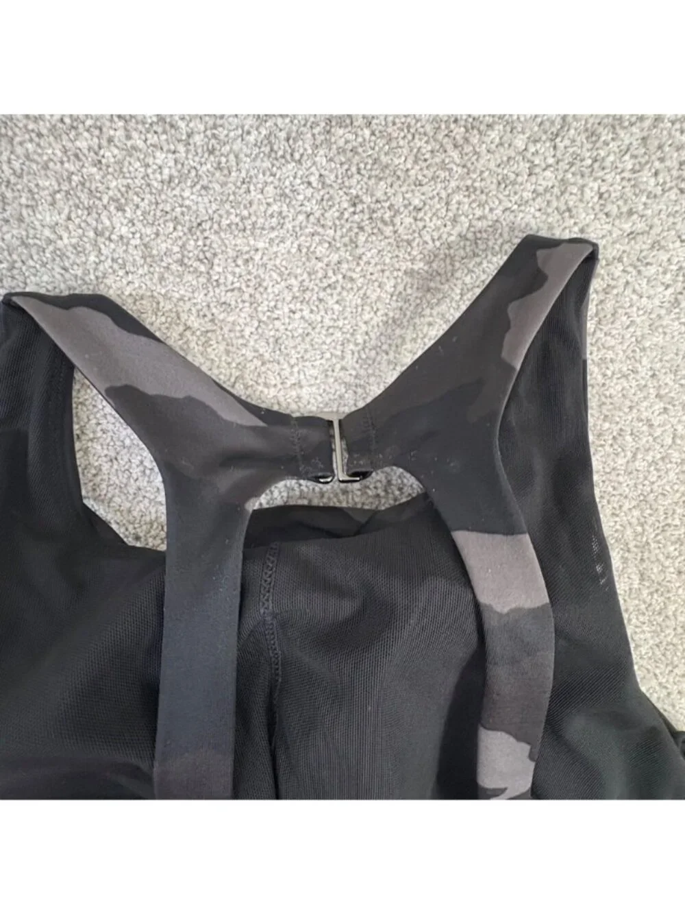 Athleta Freestyle Camo Tankini Top 38DD Camo Black Gray Racerback Swimsuit